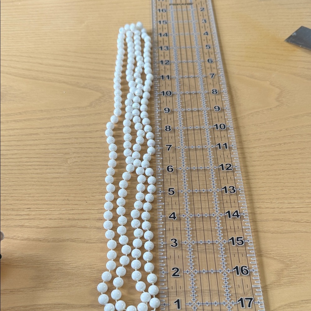 Elegant Pearl Necklace Set - Picture 9 of 9